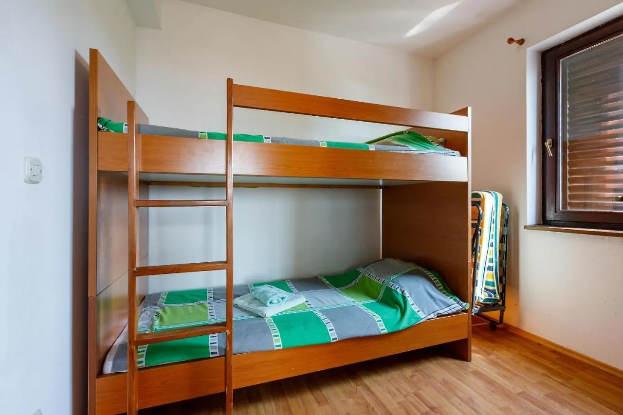 Apartments Bartulin ツリクヴェニツァ