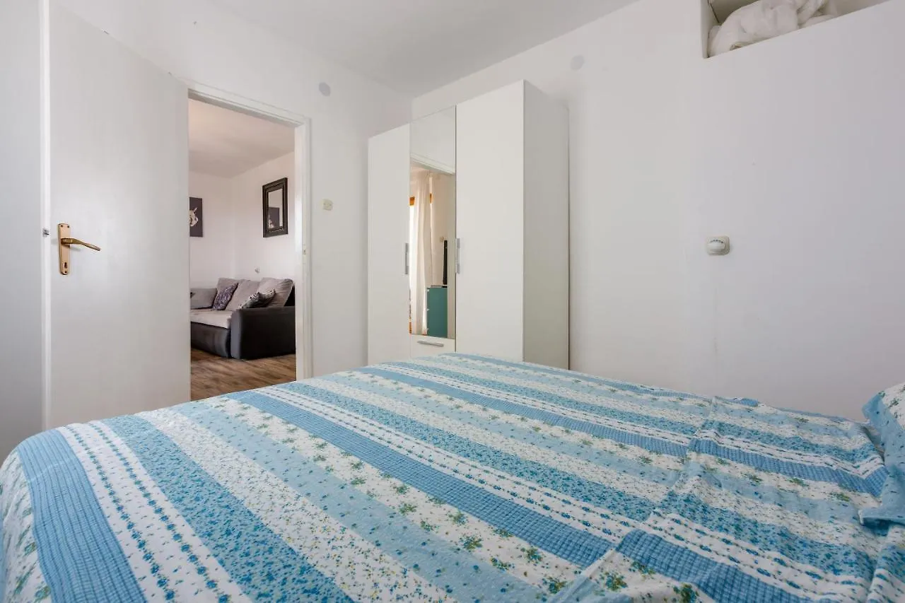 Apartments Bartulin ツリクヴェニツァ