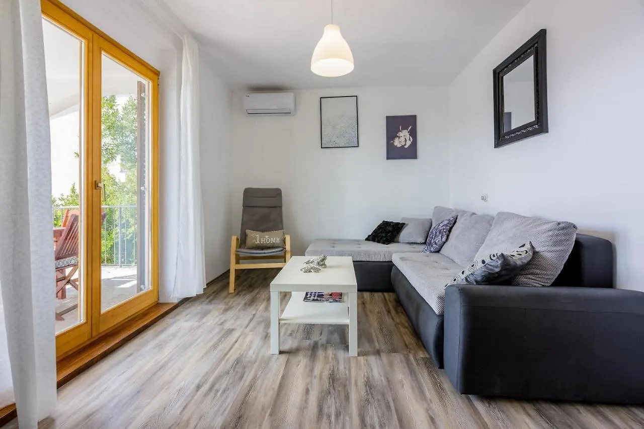 Apartments Bartulin ツリクヴェニツァ