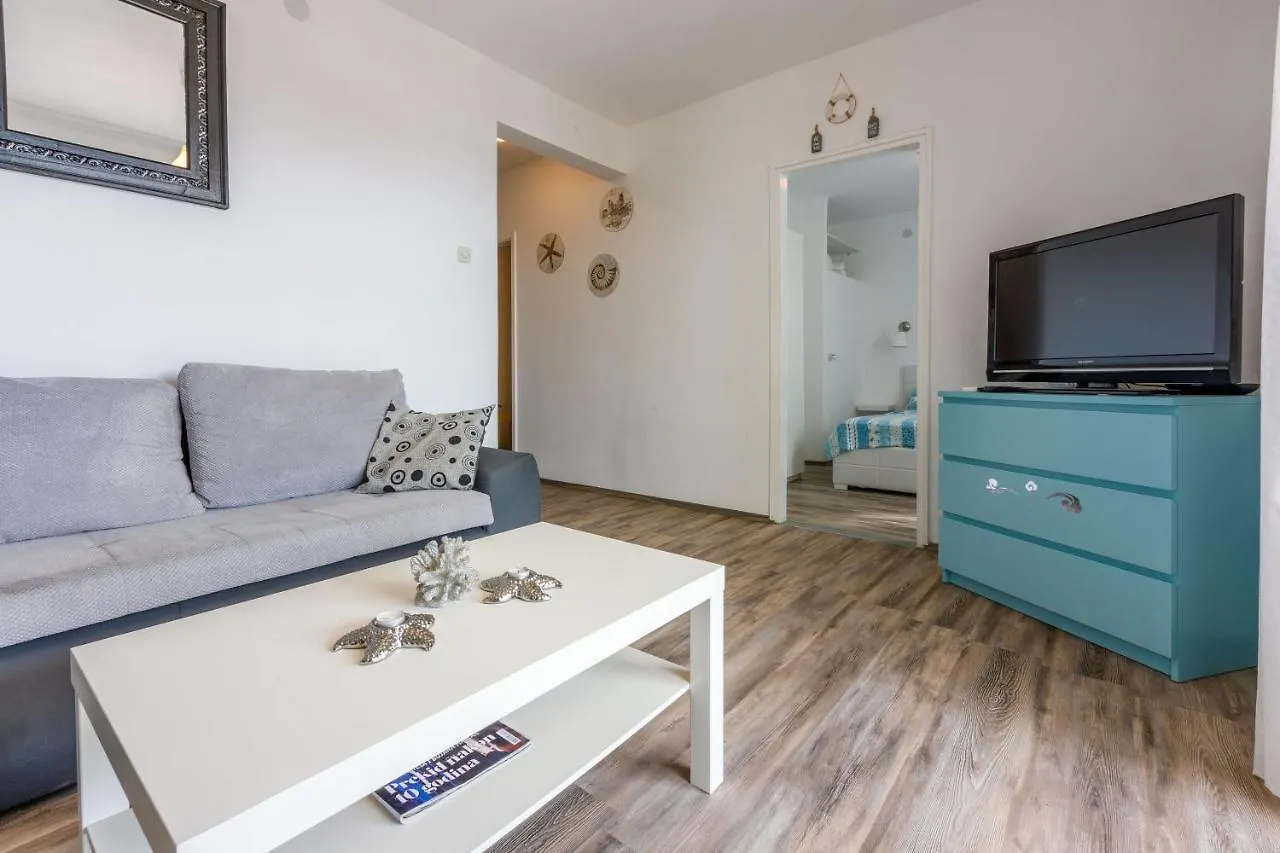 Apartments Bartulin ツリクヴェニツァ 0*,