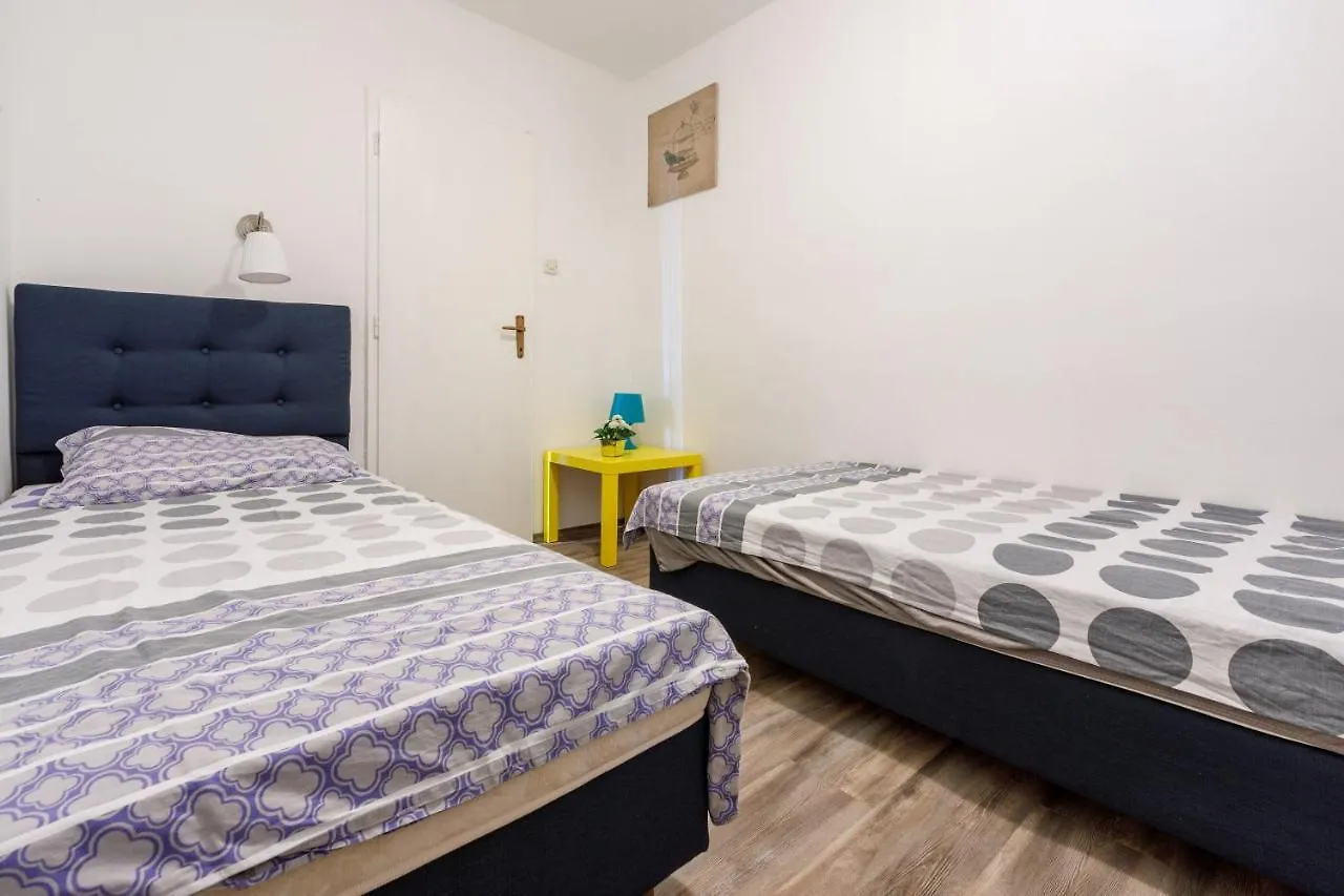 Apartments Bartulin ツリクヴェニツァ