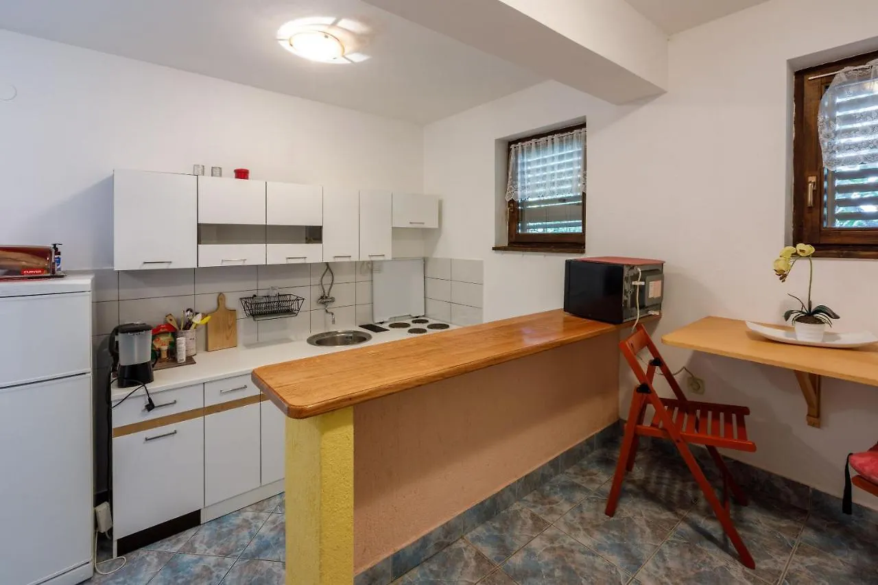 Apartments Bartulin ツリクヴェニツァ